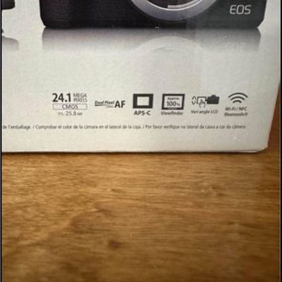 Canon EOS M50 Mark II with EF-M 15-45mm lense and Rode Microphone - Picture 5 of 5